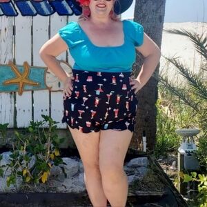 Lady De Couture Cocktail Print Shorts